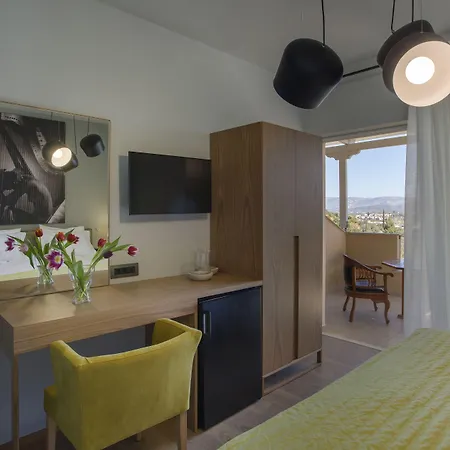 Anthemion And Нафплион