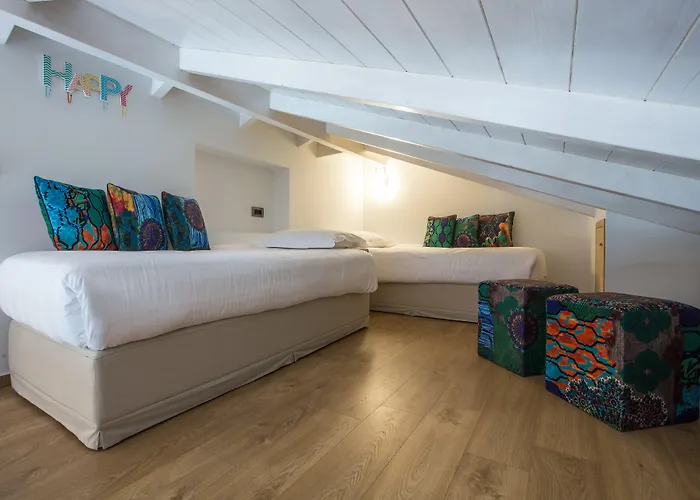 Anthemion And נאפפליו