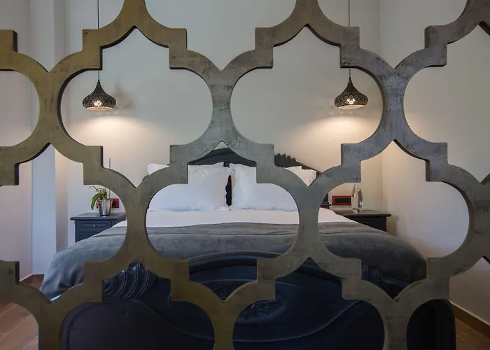 Anthemion And נאפפליו