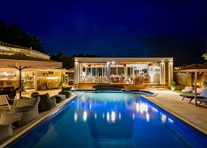 Anthemion And 3* נאפפליו